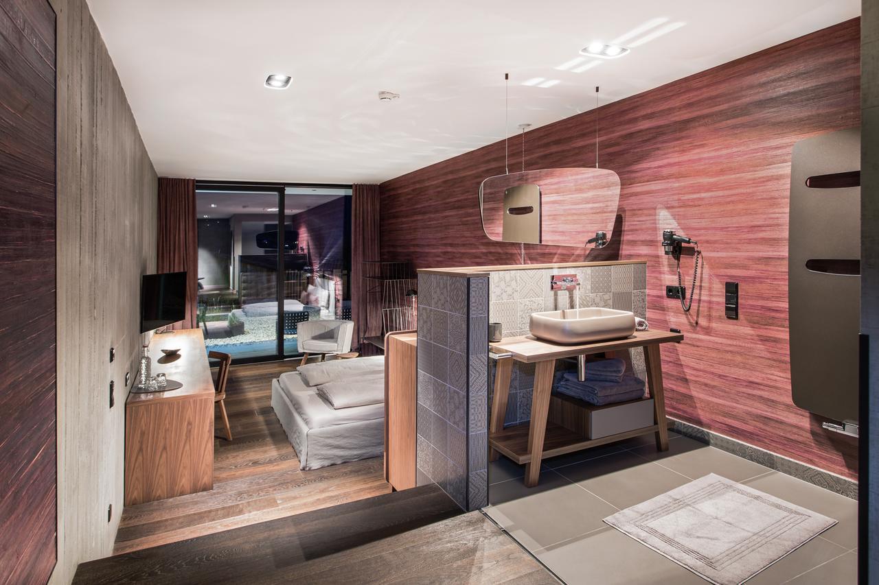 Senses Violett Suites - Adults Only Zell am See Esterno foto